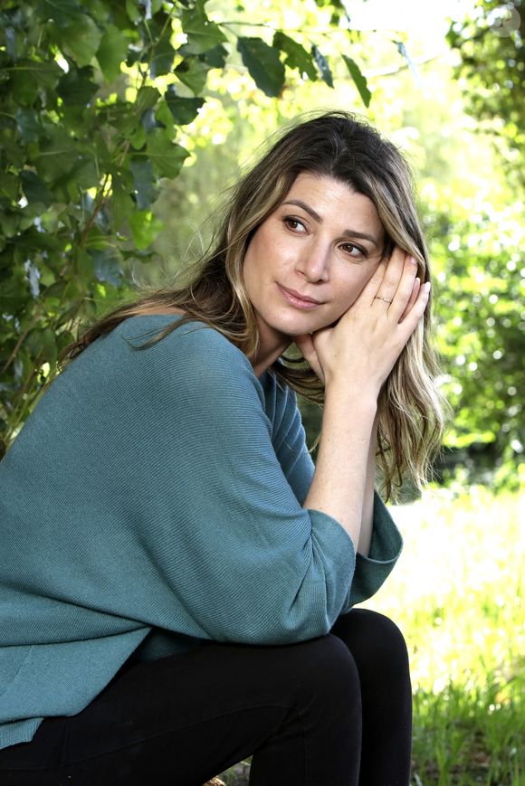 Elle était également à la tête de "Zone d’impact", sur France 5, qui ne reviendra finalement plus sur nos écrans. 

Portrait de Chloé Nabédian lors de la 5ème édition des écrivains chez Gonzague Saint Bris à Chanceaux-Près-Loches le 27 août 2023. © Cédric Perrin / Bestimage