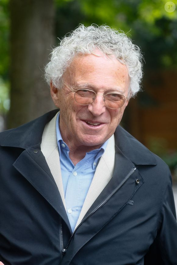 Nelson Monfort - Arrivées à l'enregistrement de l'émission "Vivement dimanche" présentée par M. Drucker et qui sera diffusée le 12 mai 2024 au Studio Gabriel à Paris, France, le 30 avril 2024. © Christophe Clovis/Bestimage