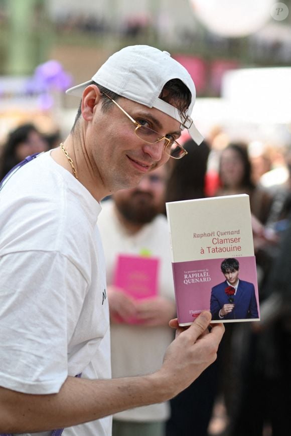 Raphaël Quenard - Le Salon du livre de Paris au Grand Palais à Paris le 19 avril 2026. Les 17-18-19 avril 2026, le Salon du livre de Paris célèbrera le livre et la lecture, sous toutes ses formes, pour tous les publics. Photo par Lionel Urman/ABACAPRESS.COM