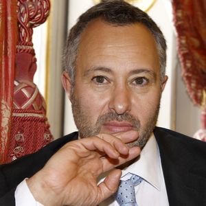 Exclusif - Claude Askolovitch, journaliste français pose à Paris, le 8 février 2014.  © CEDRIC PERRIN / BESTIMAGE