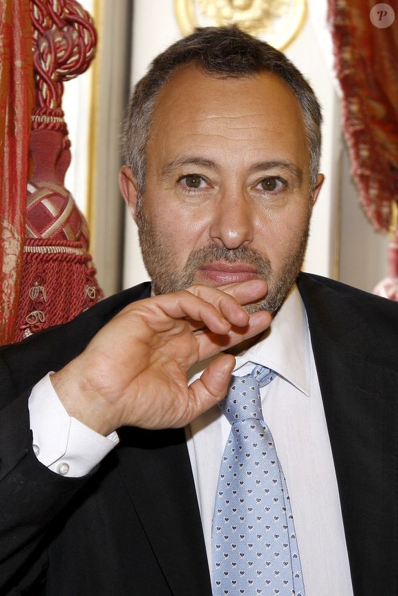 Exclusif - Claude Askolovitch, journaliste français pose à Paris, le 8 février 2014.  © CEDRIC PERRIN / BESTIMAGE