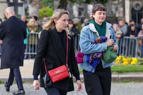 Deborah François aux obsèques d'Emilie Dequenne au cimetière Père Lachaise à Paris, France, le 26 mars 2025. © Cyril Moreau/Bestimage