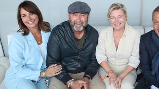 Anne-Elisabeth Lemoine avec ses 2 fils Arthur et Vasco : elle a déjeuné avec Kad Merad et sa femme Julia Vignali, lumineuse dans un ensemble bleu