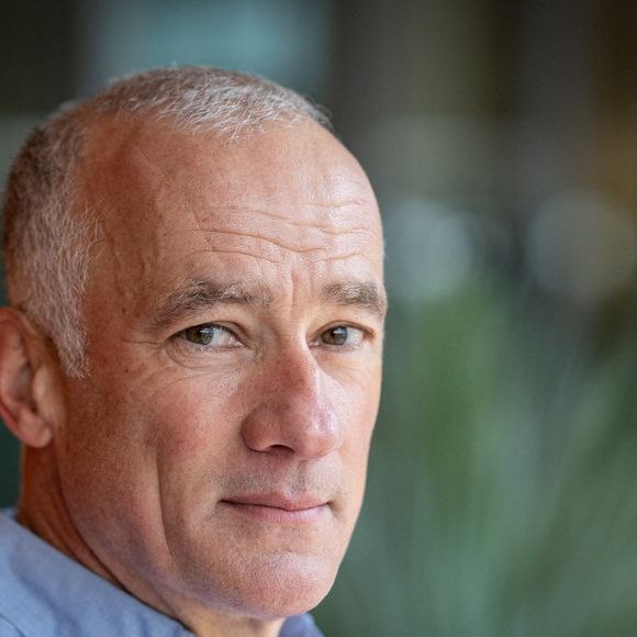 Pourtant, il ne parle "pratiquement jamais" de son travail avec sa famille

Gilles Bouleau au Village pour la finale masculine lors des Internationaux de France 2025 à Roland Garros le 08 juin 2025 à Paris, France. Photo by Nasser Berzane/ABACAPRESS.COM