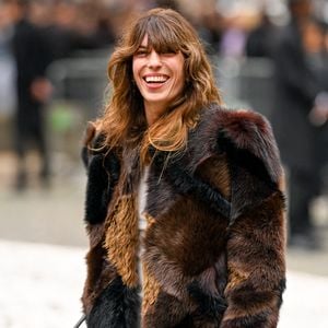 Lou Doillon aux arrivées du défilé Miu Miu Collection Femme Prêt-à-Porter Printemps/Eté 2026 lors de la Fashion Week de Paris (PFW), au Conseil Économique, social et environnemental, Palais d'lena, à Paris, France, le 6 octobre 2025. © Pierre Perusseau/Bestimage