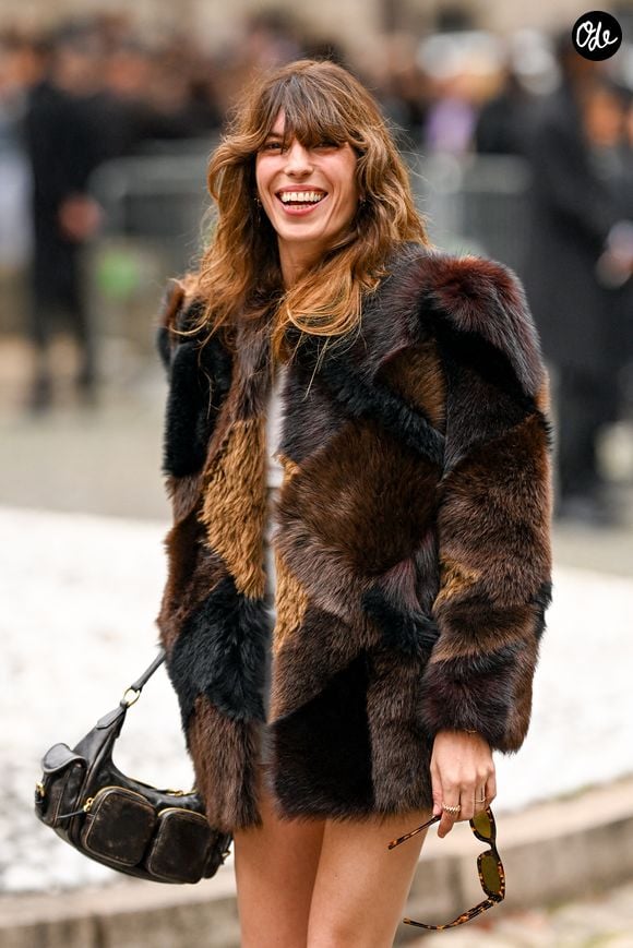 Lou Doillon aux arrivées du défilé Miu Miu Collection Femme Prêt-à-Porter Printemps/Eté 2026 lors de la Fashion Week de Paris (PFW), au Conseil Économique, social et environnemental, Palais d'lena, à Paris, France, le 6 octobre 2025. © Pierre Perusseau/Bestimage