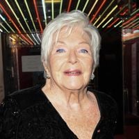 Line Renaud, 97 ans : "Tous les matins, je fais mon heure d'aquagym"