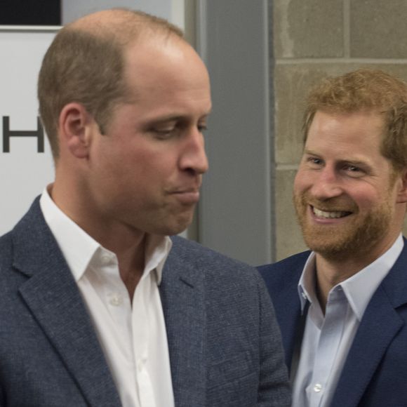 Aucune rencontre entre le prince de Galles et le duc de Sussex n'est prévue.

Le prince William, duc de Cambridge et le prince Harry lors de la  remise de diplômes des coach du London Stadium le 18 octobre 2017. © Agence / Bestimage