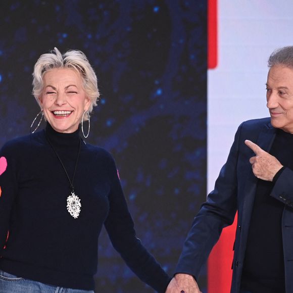 Exclusif - Lio et Michel Drucker - Enregistrement de l'émission Vivement dimanche au studio Rive gauche , presentée par Michel Drucker . Diffusion sur France 3 le 30 novembre 2025. © Guillaume Gaffiot / Bestimage