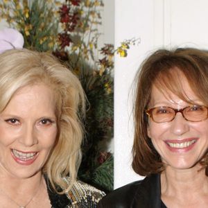 "Nathalie Baye" et "Sylvie Vartan" exclusif "Michel Drucker" a rendu visite à "Sylvie Vartan" lors d'un de ses spectacles au Palais des Congrès à Paris COADIC GUIREC / BESTIMAGE