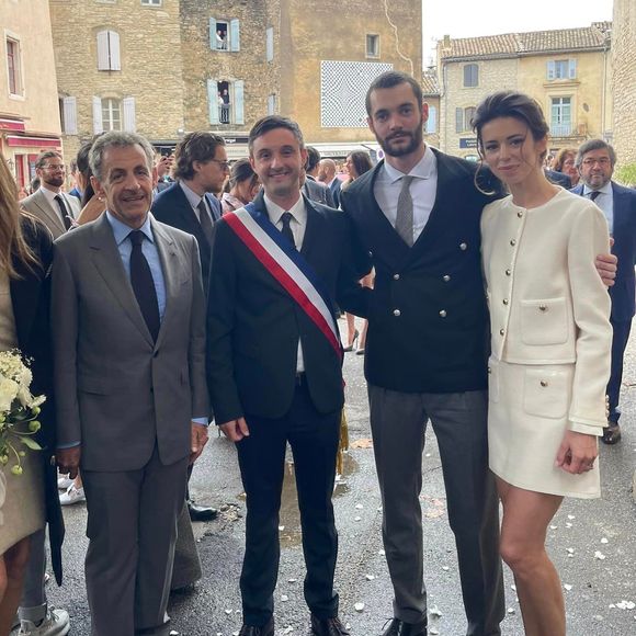 Mariage de Louis Sarkozy et Natali Husic à Gordes, en Provence le 24 septembre 2022, en présence du maire de Gordes, Richard Kitaeff, Nicolas Sarkozy, Carla Bruni-Sarkozy et leur fille Giulia.