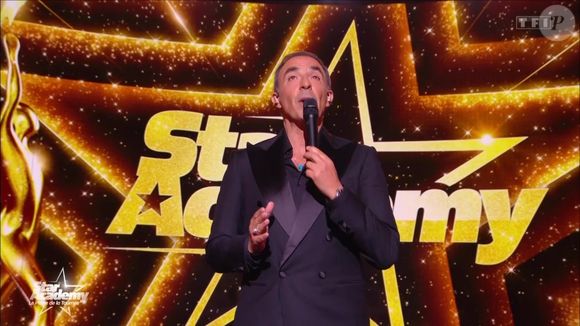 Nikos Aliagas sur prime de la tournée de la Star Academy diffusé le 13 décembre 2025.  Photo : Capture d'écran TF1/Star Academy