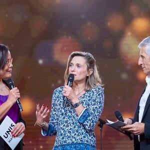 Exclusif - Karine Baste, Axelle Davezac, directrice générale de la Fondation de France, Nagui sur le plateau de l’émission “Unis pour Mayotte” diffusée en direct sur France 2, qui a permis de récolter plus de 5 millions de dons le 17 décembre 2024.
© Pierre Perusseau / Bestimage