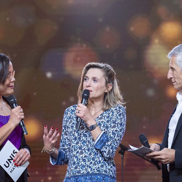 Exclusif - Karine Baste, Axelle Davezac, directrice générale de la Fondation de France, Nagui sur le plateau de l’émission “Unis pour Mayotte” diffusée en direct sur France 2, qui a permis de récolter plus de 5 millions de dons le 17 décembre 2024.
© Pierre Perusseau / Bestimage