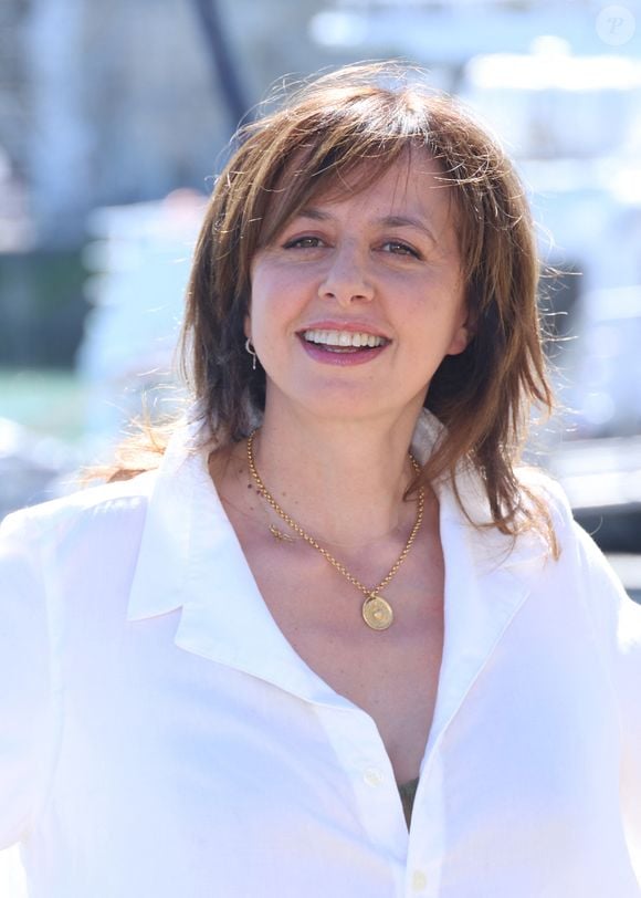Valérie Bonneton - Photocall de la série "L'affaire Laura Stern" lors du 27ème Festival de la Fiction de la Rochelle, le 18 septembre 2025.
© Denis Guignebourg / Bestimage