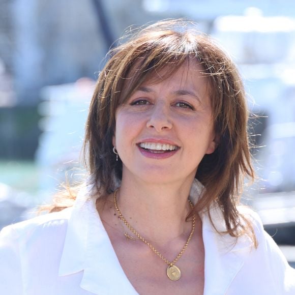 Valérie Bonneton - Photocall de la série "L'affaire Laura Stern" lors du 27ème Festival de la Fiction de la Rochelle, le 18 septembre 2025.
© Denis Guignebourg / Bestimage