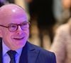 Il s'agit de la Légion d'honneur, remise par Bernard Cazeneuve lui-même.

Bernard Cazeneuve au dîner annuel du CRIF ( Conseil représentatif des institutions juives de France) au Carrousel du Louvre à Paris le 19 février 2026

© Christian Liewig / Bestimage