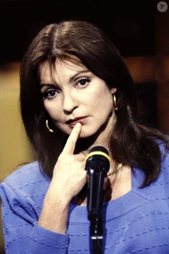 Archives - Marie-France Pisier sur le plateau de l'émission TV " Ciel, mon Mardi !". Le 3 juin 1992 CEDRIC PERRIN / BESTIMAGE