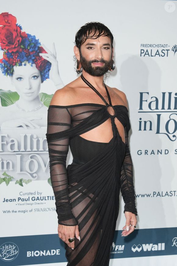 Conchita Wurst - Photocall de la première du spectacle "Falling in love" au théâtre Friedrichstadt Palast à Berlin. Le 11 octobre 2023. © API / BESTIMAGE
