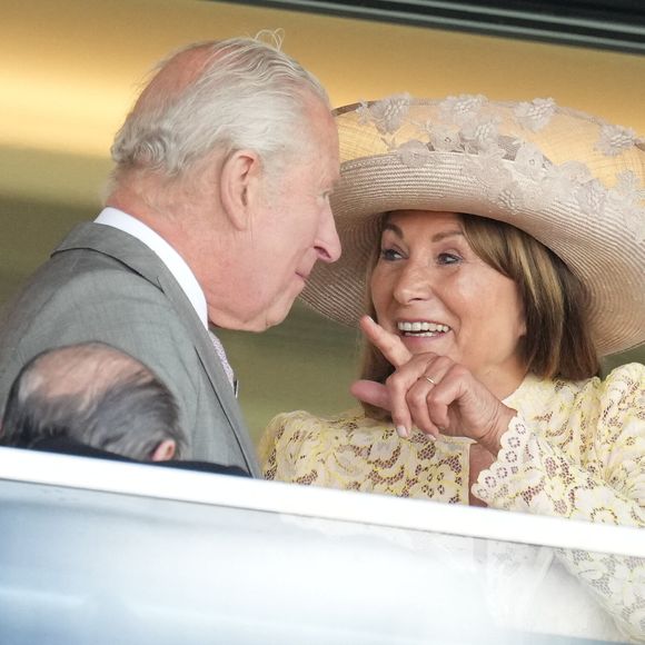 Le roi Charles III d'Angleterre et Carole Middleton - Les royautés assistent à la course hippique Royal Ascot (Jour 2), le 18 juin 2025. © Julien Burton/Bestimage