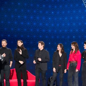 Exclusif - Michèle Bernier et sa surprise Clément Moreau, Philippe Lelièvre, Soraya Garlenq, Antoine Hamel, Géraldine Loup, Jeanne Lambert, Cyrielle Voguet, Faustine Bollaert - Enregistrement de l'émission "La Boîte à Secrets 8", présentée par F.Bollaert et qui sera diffusée le 7 mai sur France 3. Le 19 janvier 2021
© Tiziano Da Silva / Bestimage