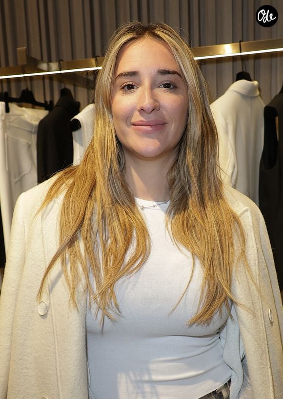 Exclusif - Carla Ghebali - Dédicace du livre "Mères Filles" à la boutique Apostrophe à Paris le 16 avril 2026. © Coadic Guirec/Bestimage