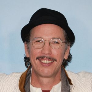 Il l'a qualifié de ville "lisse, ascétique, presque sans relief".

Reda Kateb à l'avant-première du film "Sur un fil" au cinéma Le Grand Rex à Paris, France, le 19 octobre 2024. © Coadic Guirec/Bestimage