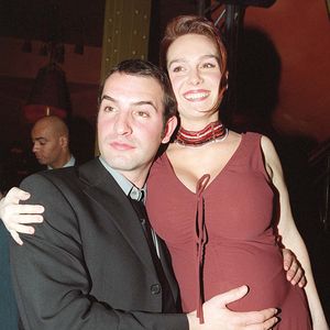 Jean Dujardin est également le papa de deux grands garçons, Jules et Simon, qu'il a eus avec sa première femme Gaëlle

Archives : Jean Dujardin et son ex Gaëlle au Barrio Latino, Paris
