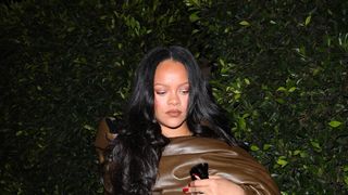 Rihanna : une femme a visé le domicile de la chanteuse et sa famille à Los Angeles, ce que l’on sait pour l'instant