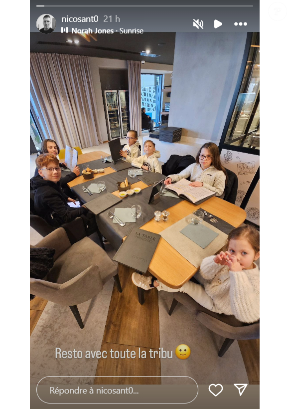 Récemment, Nicolas Santoro s'est montré heureux d'emmener ses six enfants au restaurant.

Camille Santoro en voyage au Portugal, ses enfants sont restés avec leur papa Nicolas.