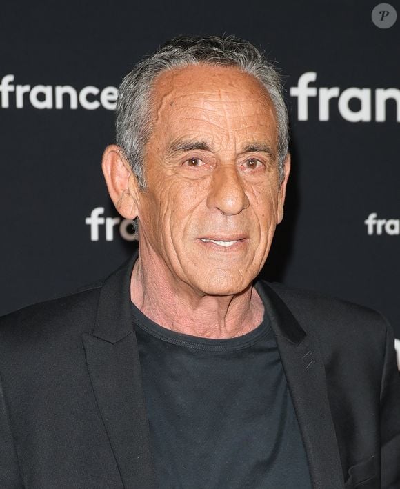 Thierry Ardisson au photocall pour la conférence de presse de rentrée de France TV à la Grande Halle de la Villette à Paris, France, le 11 juillet 2023. © Coadic Guirec/Bestimage