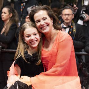 Carole Bouquet et sa petite-fille Darya Rassam - Descente des marches du film « Le comte de Monte-Cristo » lors du 77ème Festival International du Film de Cannes, au Palais des Festivals à Cannes. Le 22 mai 2024
© Olivier Borde / Bestimage