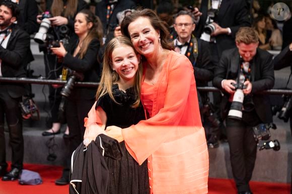 Carole Bouquet et sa petite-fille Darya Rassam - Descente des marches du film « Le comte de Monte-Cristo » lors du 77ème Festival International du Film de Cannes, au Palais des Festivals à Cannes. Le 22 mai 2024
© Olivier Borde / Bestimage