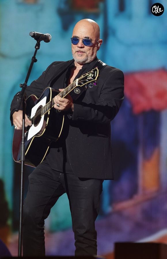 Pascal Obispo appelle aux dons.

Pascal Obispo lors du concert du gala de Noël de l'association Tout le monde contre le cancer fête ses 20 ans diffusé le 24 décembre sur M6 à l'Adidas Aren Porte de la Chapelle à Paris, France, le 4 décembre 2025. © Coadic Guirec/Bestimage