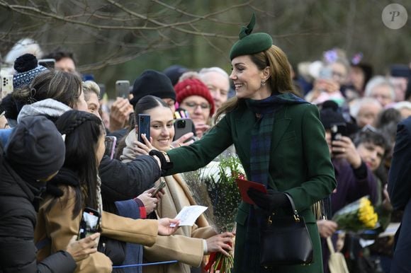 "À la plus incroyable des épouses et des mères. La force dont tu as fait preuve l'année dernière a été remarquable", a-t-il d'abord écrit. 

Catherine (Kate) Middleton, princesse de Galles - La famille royale britannique se rend à la messe de Noël à Sandringham le 25 décembre 2024. - La famille royale britannique se rend à la messe de Noël à Sandringham le 25 décembre 2024.