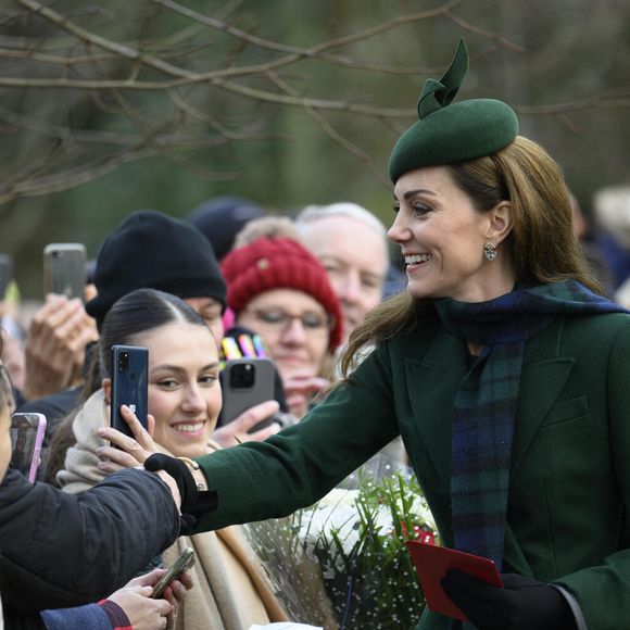 "À la plus incroyable des épouses et des mères. La force dont tu as fait preuve l'année dernière a été remarquable", a-t-il d'abord écrit. 

Catherine (Kate) Middleton, princesse de Galles - La famille royale britannique se rend à la messe de Noël à Sandringham le 25 décembre 2024. - La famille royale britannique se rend à la messe de Noël à Sandringham le 25 décembre 2024.