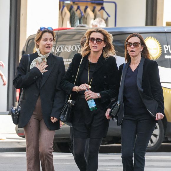 Yasmine Lavoine et sa mère Sarah Poniatowski (Lavoine), Juliette Boudre - Arrivées aux obsèques du prince Jean-Stanislas Poniatowski en l'Eglise polonaise à Paris, France, le 29 avril 2024. © Jacovides-Moreau/Bestimage