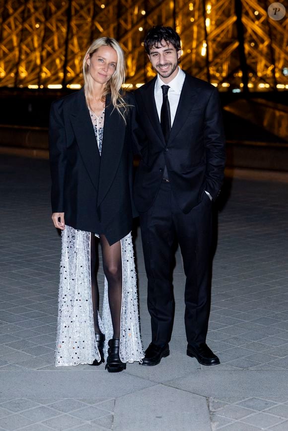 Ben Attal et Jordane Crantelle - Photo Call du « Le Grand Diner du Louvre « lors de la Fashion Week  à Paris le 5 mars 2025. © Olivier Borde /Bestimage