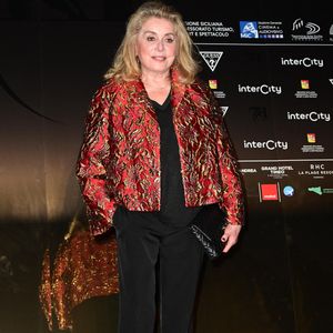 Catherine Deneuve - Arrivées (Red carpet) lors du 71ème Taormina Film Festival à Taormine (Italie) le 11 juin 2025 - SGP / BESTIMAGE