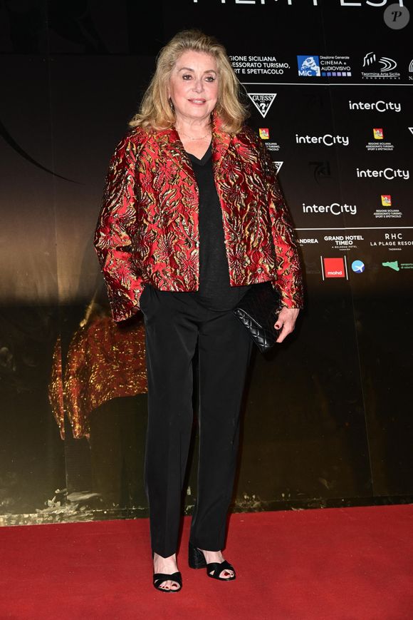 Catherine Deneuve - Arrivées (Red carpet) lors du 71ème Taormina Film Festival à Taormine (Italie) le 11 juin 2025 - SGP / BESTIMAGE