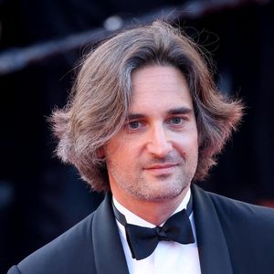 Suite à ce drame, il a refusé de toucher aux addictions : "J'ai dû fumer un quart de cigarette".

Dimitri Rassam à la montée des marches du film "Mission Impossible : The Final Reckoning" lors du 78ème Festival International du Film de Cannes, au Palais des Festivals à Cannes, le 14 mai 2025.

Photo : Jacovides-Moreau / Bestimage