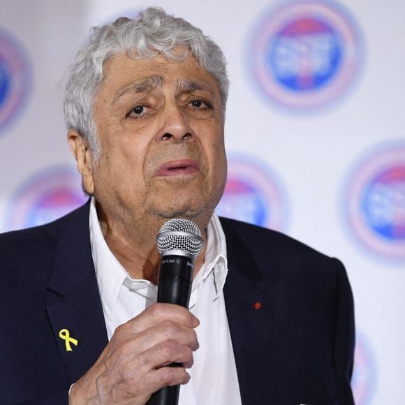 Le chauffeur du véhicule, qui n'était autre que le frère d'Enrico Macias, est lui aussi mort dans cet accident

Exclusif - Enrico Macias - Dîner de gala de l'association "Sauveteurs Sans Frontieres" (SSF) à l'hôtel Intercontinental à Paris le 26 mai 2025. © Rachid Bellak/Bestimage