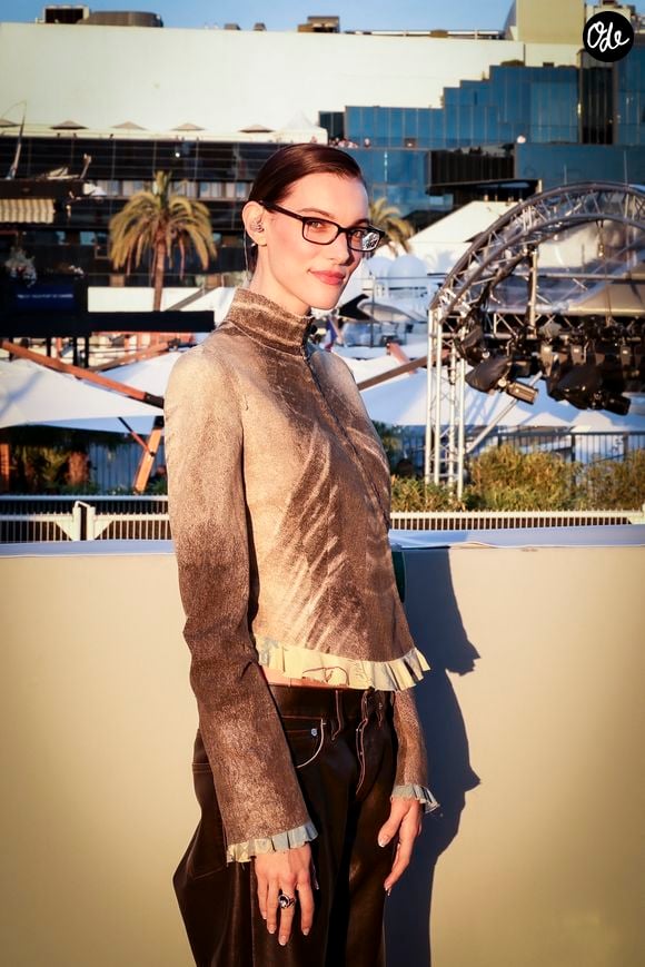 Charlotte Cardin pose en backstage de l'émission "C à vous" lors du 78ème Festival International du Film de Cannes le 15 mai  2025.

© Jack Tribeca / Bestimage