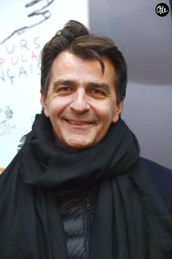 Relancé sur les circonstances, le chef explique qu'Antoine était à l'arrêt lorsqu'il a été percuté : "Il était arrêté à un feu rouge et il a pris la voiture dans le dos."

Exclusif - Yannick Alléno - Lancement de La Brigade Des Pères Noël Verts du Secours Populaire sur le parvis de l'Hôtel de ville de Paris, France, le 30 novembre 2018. © Giancarlo Gorassini/Bestimage