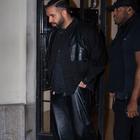 Drake sort du restaurant Giusé Trattoria à Paris le 8 septembre 2025.

© Yoann Ouahcene / Bestimage