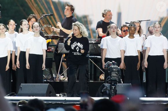 Jeanne Added - Soirée du "Grand Concert de la fête de la musique" au Jardin des Tuileries, autour de la vasque olympique, présentée par D. Bürki et M. Bouhafsi et retransmis en direct sur France 2 à Paris le 21 juin 2025. © Marc Ausset-Lacroix - Jack Tribeca - Christophe Clovis / Bestimage