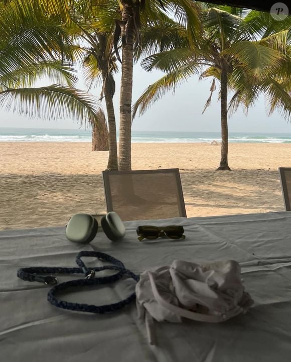 Plage de sable fin, mer, palmiers... Un cocktail idéal pour recharger les batteries pour bien commencer l'année
Margot Pelletier et Benoît Magimel en vacances