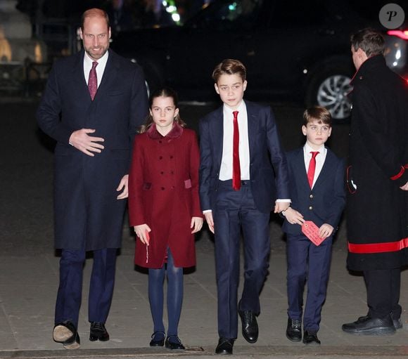 Le prince William, prince de Galles, le prince George de Galles, la princesse Charlotte de Galles et le prince Louis de Galles au Together At Christmas Carol Service à l'abbaye de Westminster à Londres © Alpha Press/Bestimage