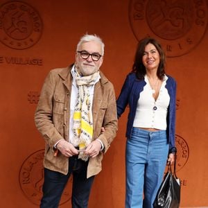 Invitée à réagir aux révélations concernant le salaire supposé de Pascal Praud, Laurence Ferrari a préféré prendre ses distances avec ces chiffres, tout en livrant sa vision du métier de journaliste et de la place de l'argent dans cette profession.

Pascal Praud et Catherine Bancarel au photocall du village lors des Internationaux de France de Tennis de Roland Garros 2026, à Paris, France, le 6 juin 2026. © Jacovides-Moreau/Bestimage