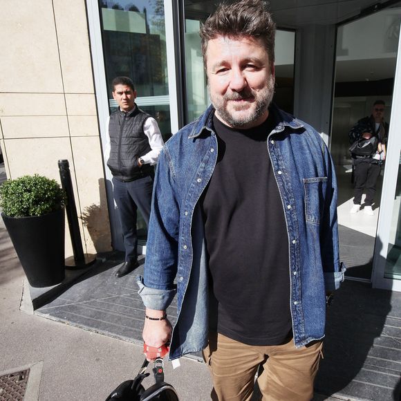 Exclusif - Bruno Guillon - Les invités de l'émission des "Grosses Têtes" à la sortie des studios RTL à Neuilly-sur-Seine, le 20 octobre 2023. 
© Jonathan Rebboah / Panoramic / Bestimage